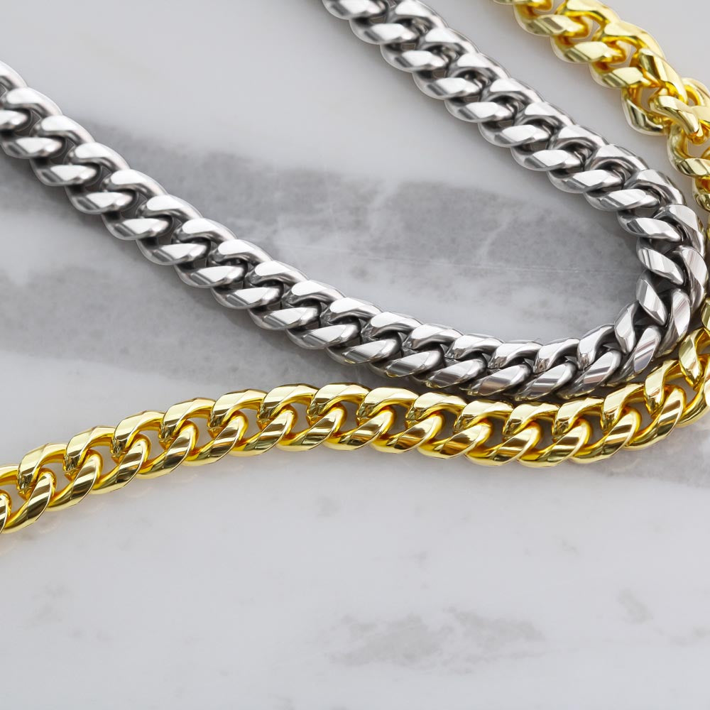 Cuban Link Chain Necklace - The Ultimate Statement Piece for Any Occasion