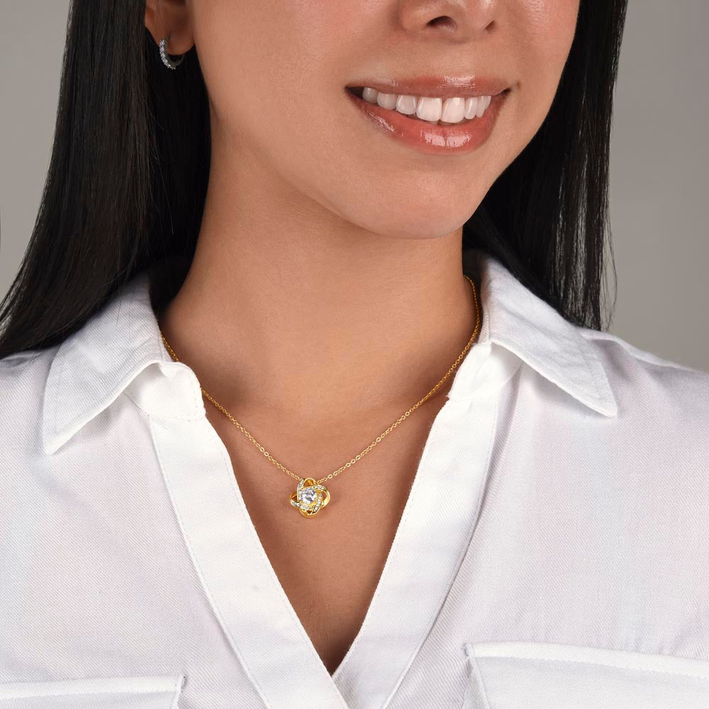Timeless Love Knot Necklace for Mom – A Heartfelt Gift that Celebrates Your Bond