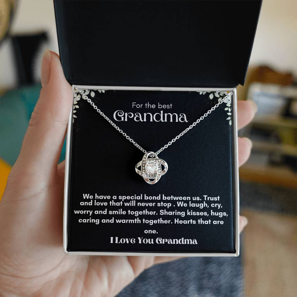 Love Knot Necklace for Grandma – A Timeless Gift to Celebrate Your Bond