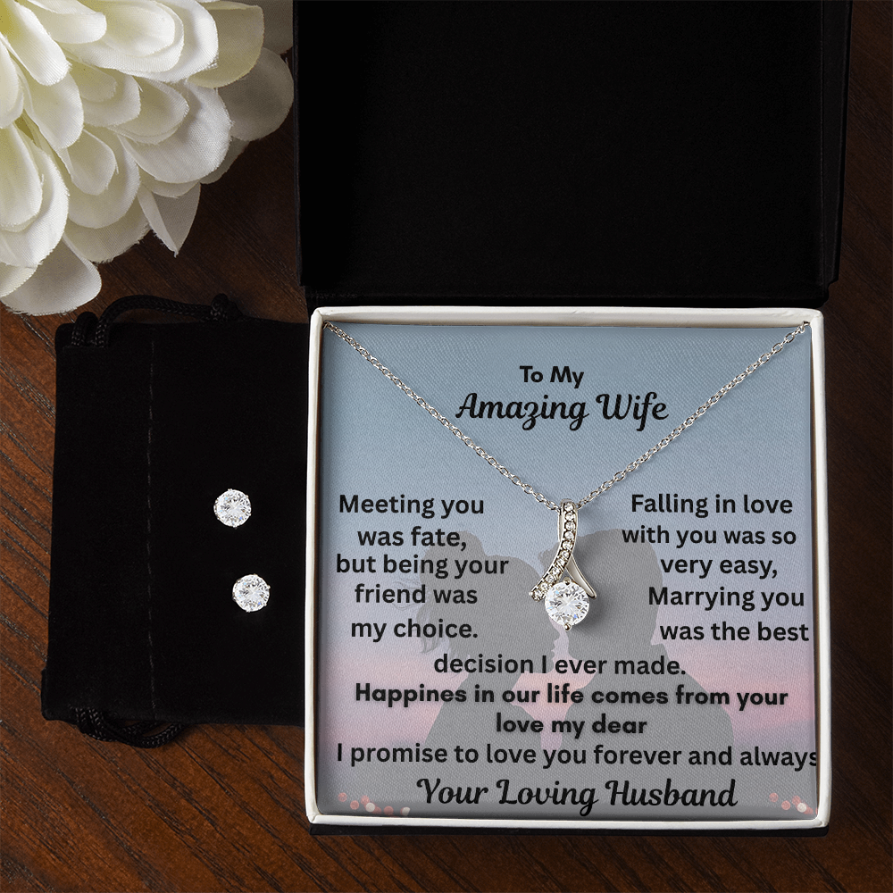 Alluring Beauty and Necklace Set