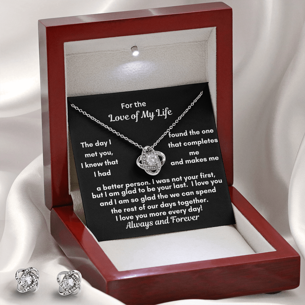 The love Knot Necklace and Earring Set