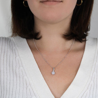 Alluring Beauty Necklacee – Gift Her Timeless Elegance