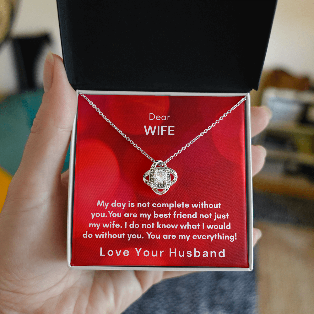 The Love Knot Necklace