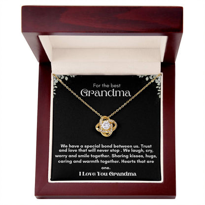 Love Knot Necklace for Grandma – A Timeless Gift to Celebrate Your Bond