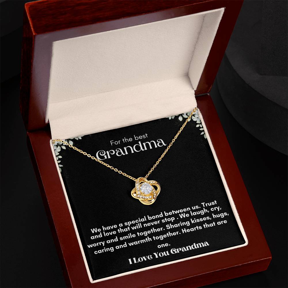 Love Knot Necklace for Grandma – A Timeless Gift to Celebrate Your Bond