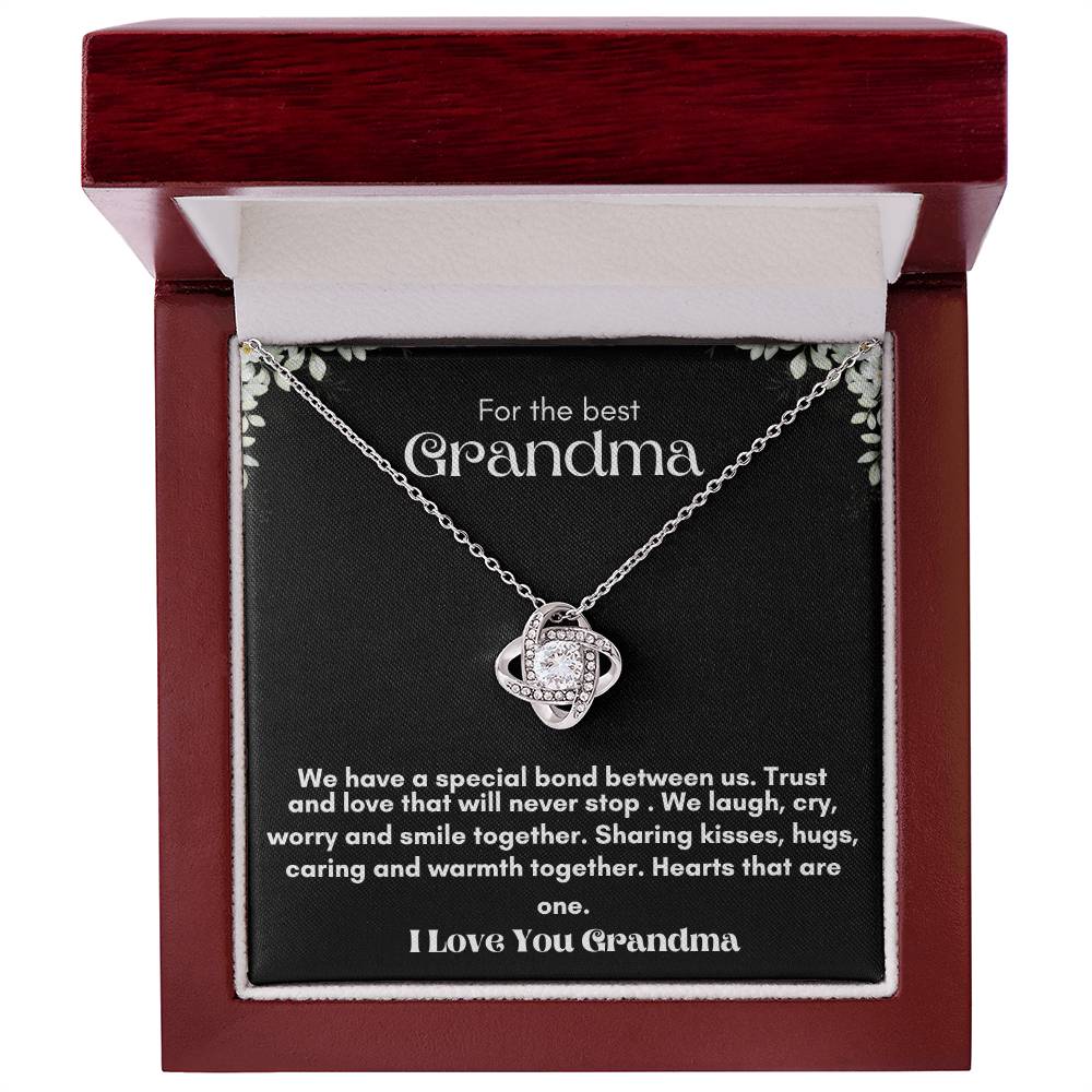 Love Knot Necklace for Grandma – A Timeless Gift to Celebrate Your Bond