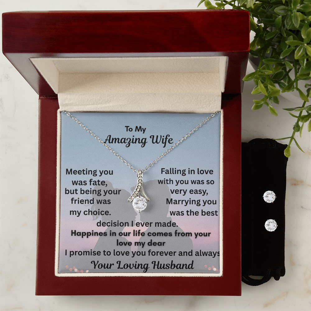 Alluring Beauty and Necklace Set